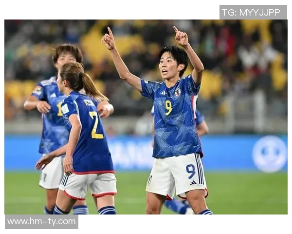 日本足球明星穿搭解析与鞋子图片展示让你领略球场风采