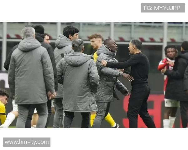 足球明星与观众激烈争吵引发热议赛场气氛紧张不已 足球明星与观众激烈争吵引发热议赛场气氛紧张不已